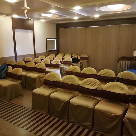 New Hotel Europa Inn Rajkot Exterior photo