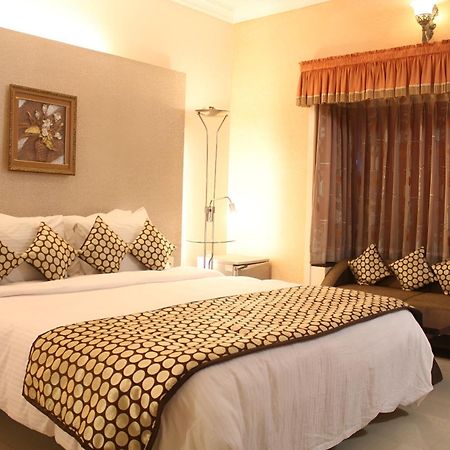 New Hotel Europa Inn Rajkot Exterior photo