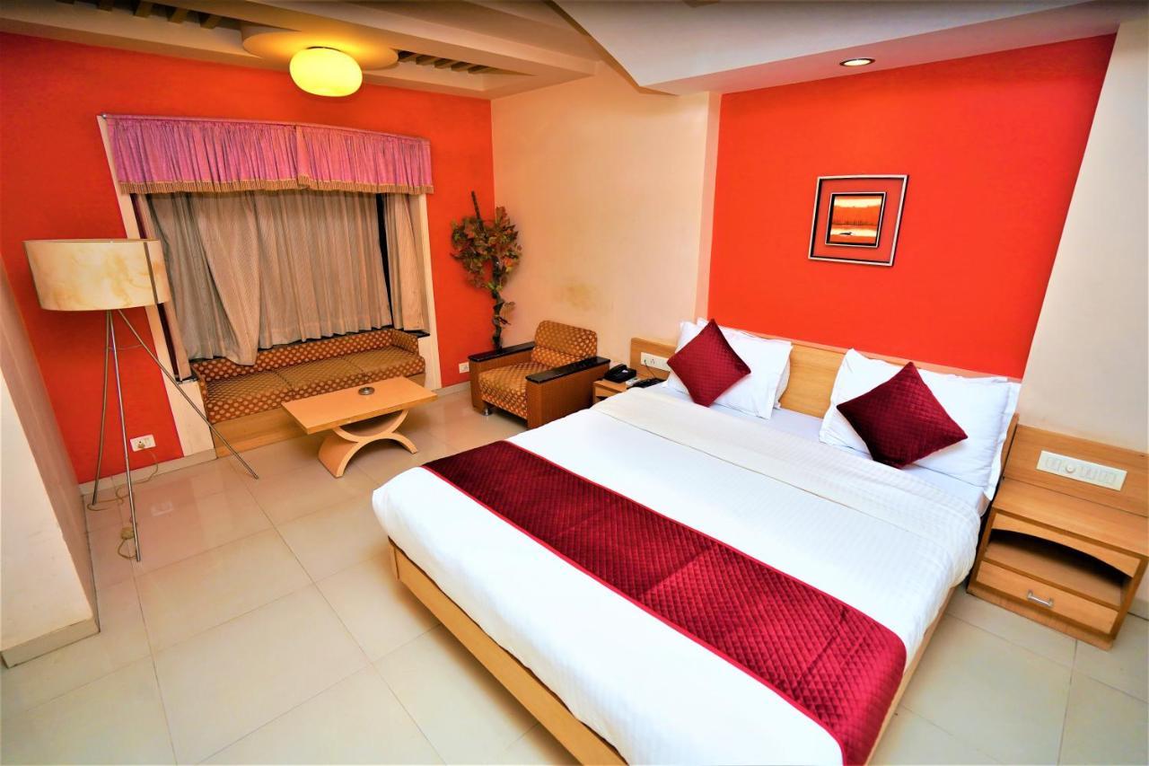 New Hotel Europa Inn Rajkot Exterior photo