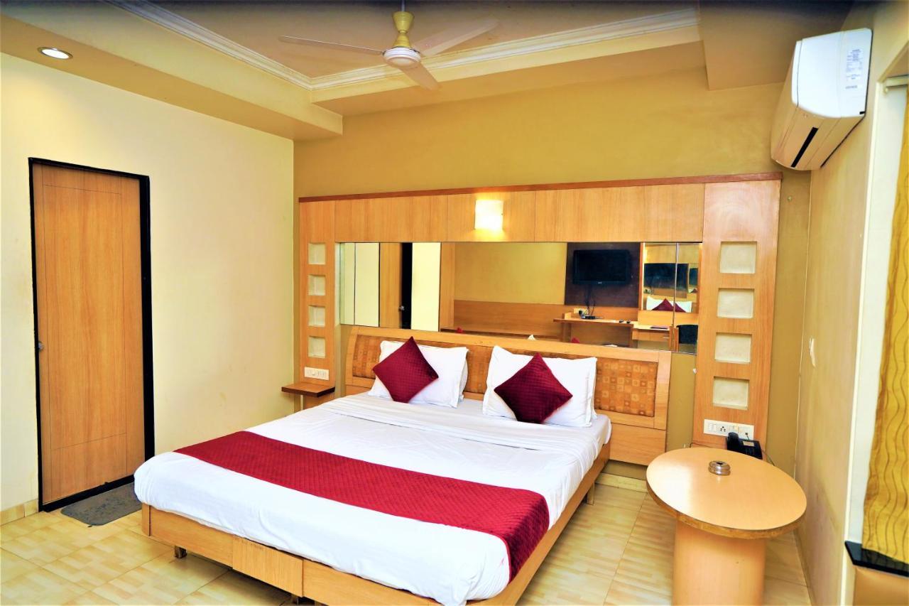 New Hotel Europa Inn Rajkot Exterior photo