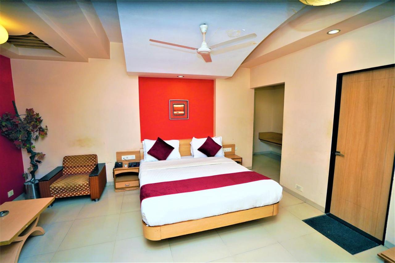 New Hotel Europa Inn Rajkot Exterior photo