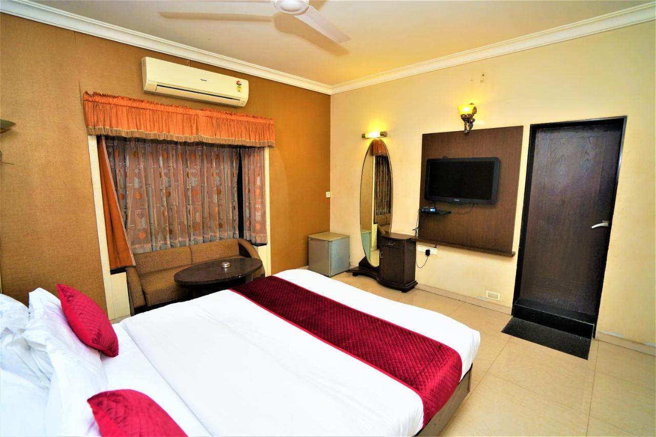 New Hotel Europa Inn Rajkot Exterior photo