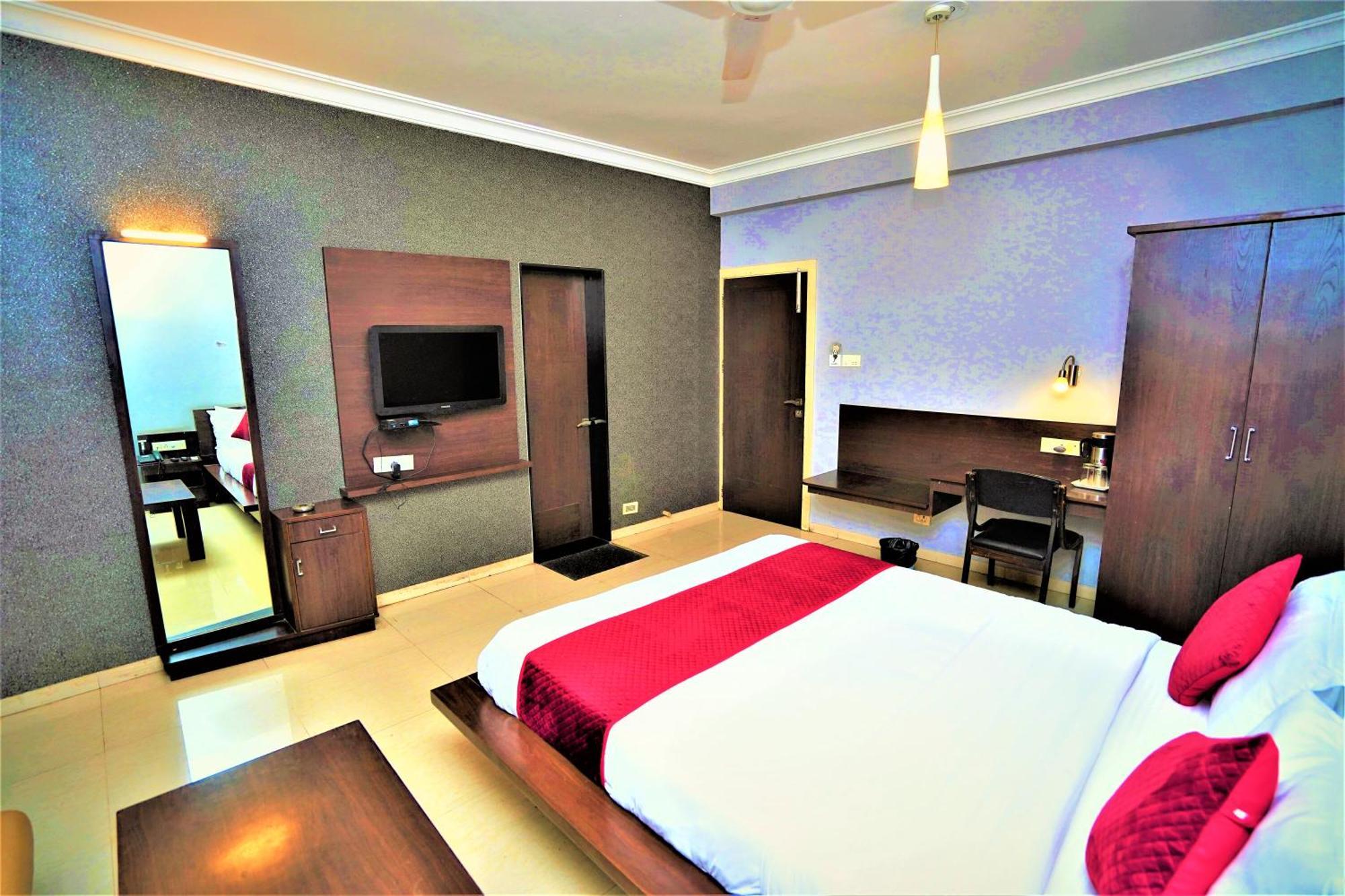 New Hotel Europa Inn Rajkot Exterior photo