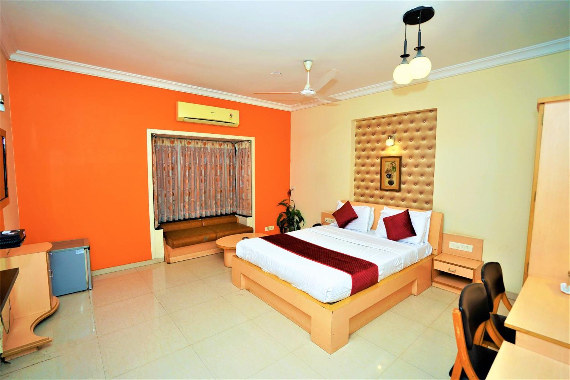 New Hotel Europa Inn Rajkot Exterior photo