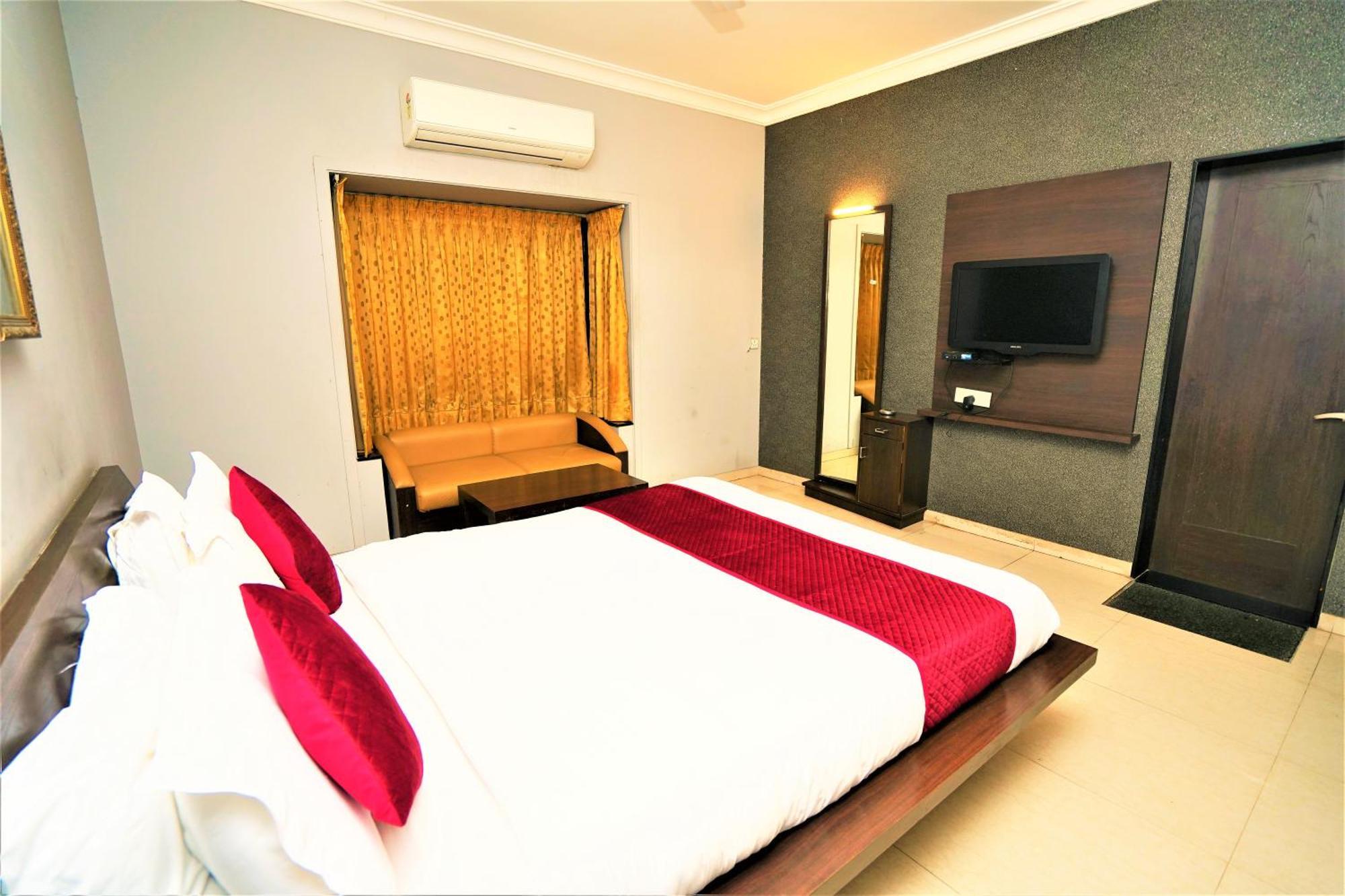 New Hotel Europa Inn Rajkot Exterior photo