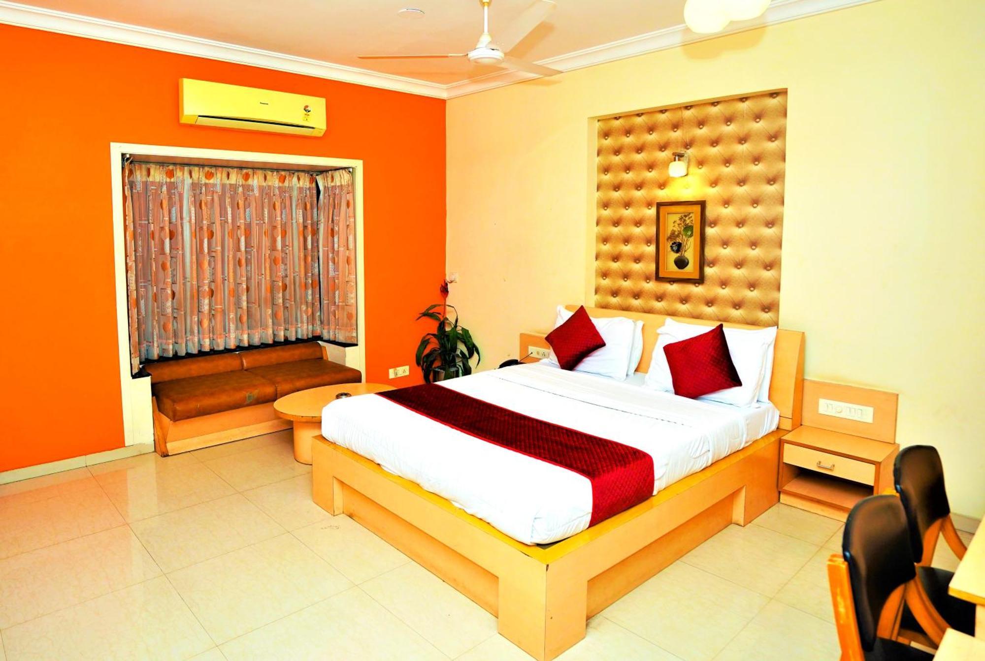 New Hotel Europa Inn Rajkot Exterior photo