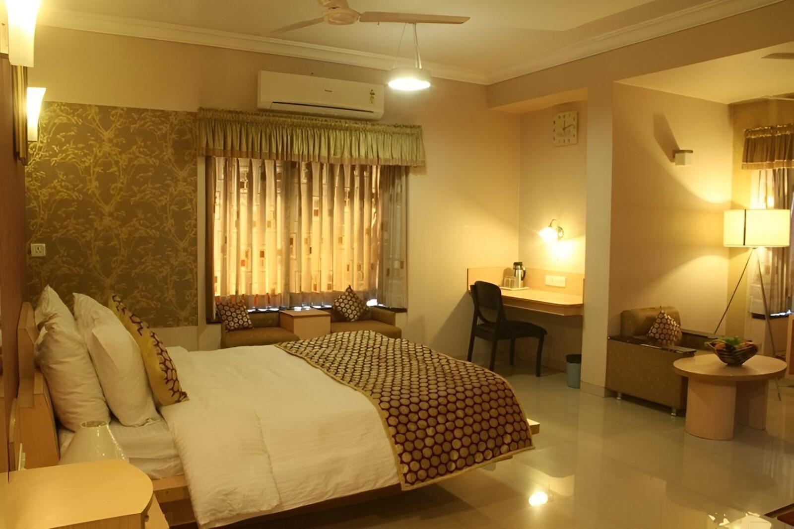 New Hotel Europa Inn Rajkot Exterior photo