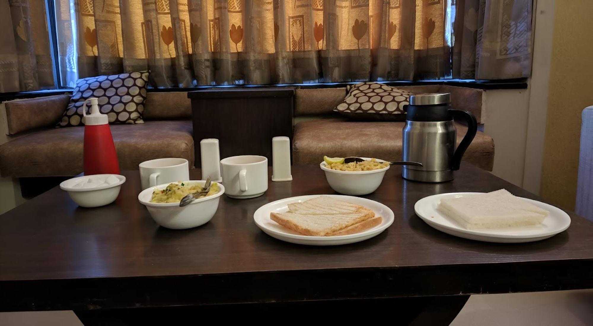 New Hotel Europa Inn Rajkot Exterior photo